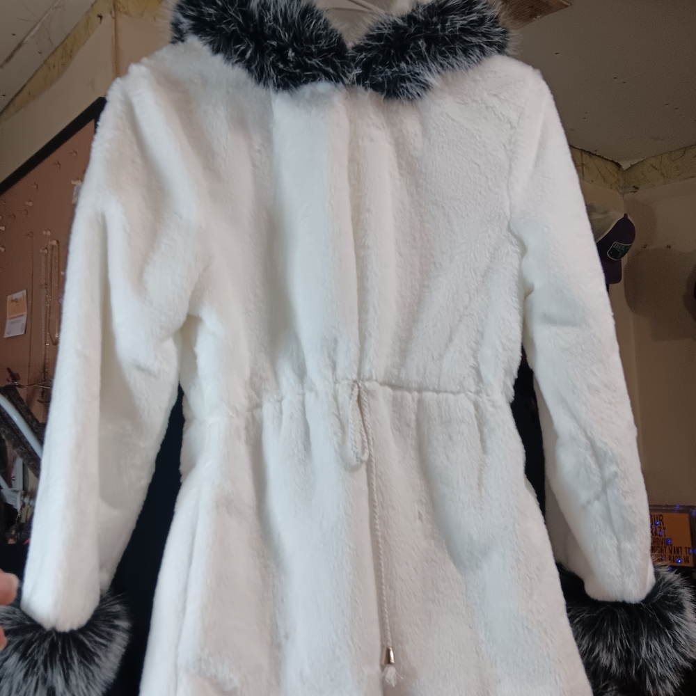 Source Unknown White Teddy Jacket with Black Acce… - image 1